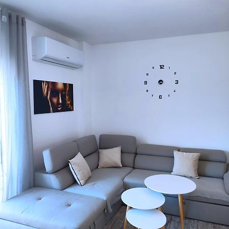 Sabi Apartment Golem Qerret Exterior photo