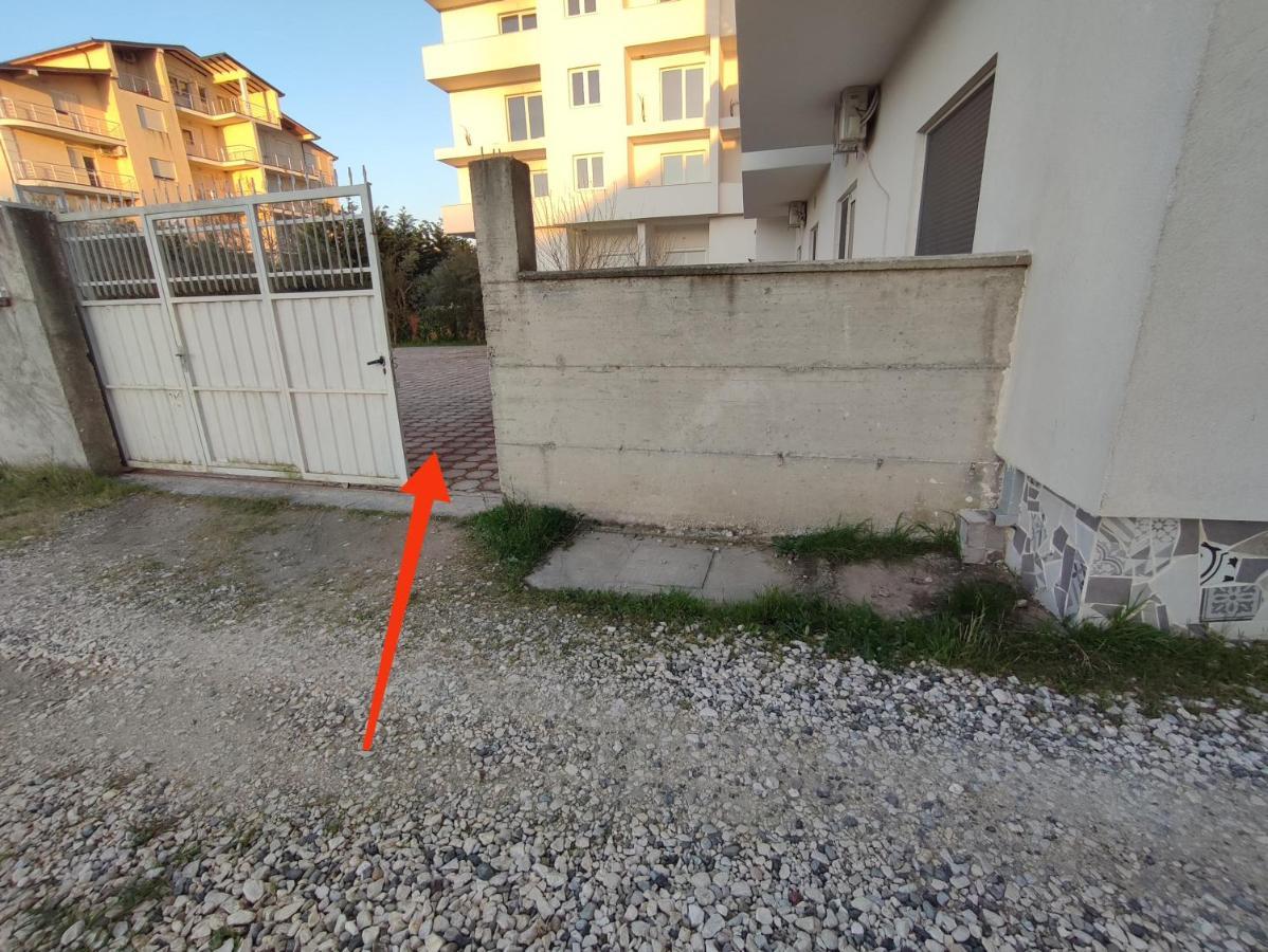 Sabi Apartment Golem Qerret Exterior photo